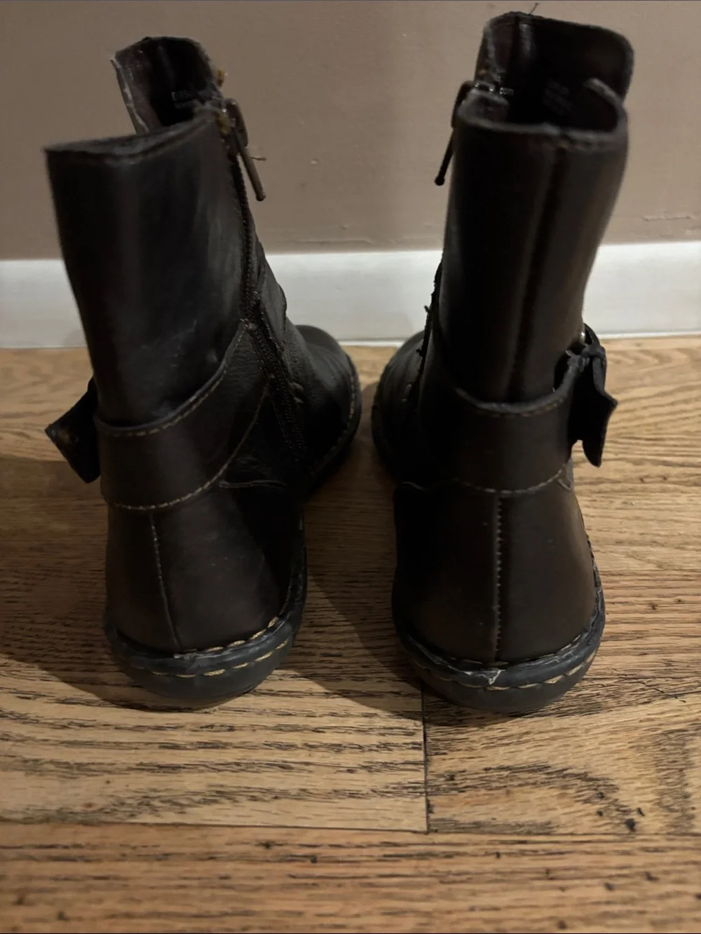 Born Dark Brown Leather Patina Ankle Boots, Sz 8.5 LIKE NEW CONDITION